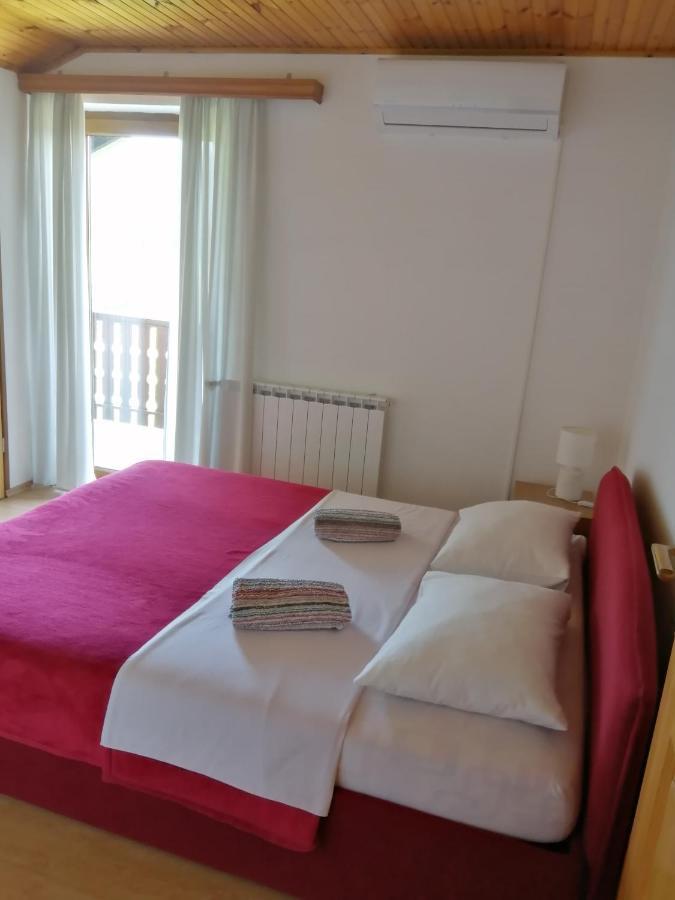 Guesthouse Zafran Smoljanac Kültér fotó
